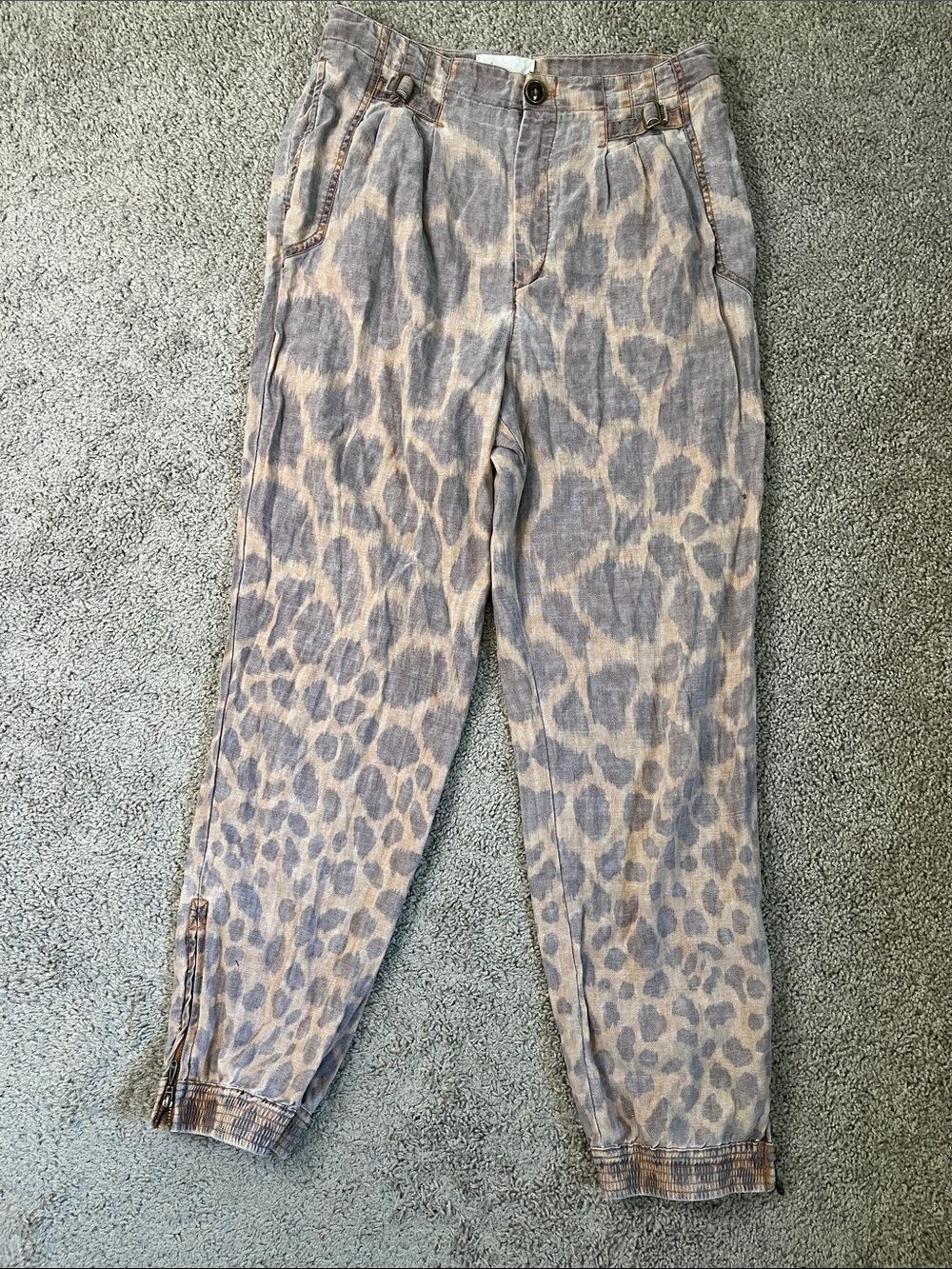 Anthropologie Tamarind Joggers Faded Giraffe Print Pants Size 8 Linen Blend